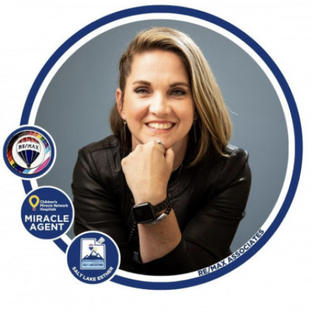 Profile picture of Esther Clarke - RE/MAX Associates